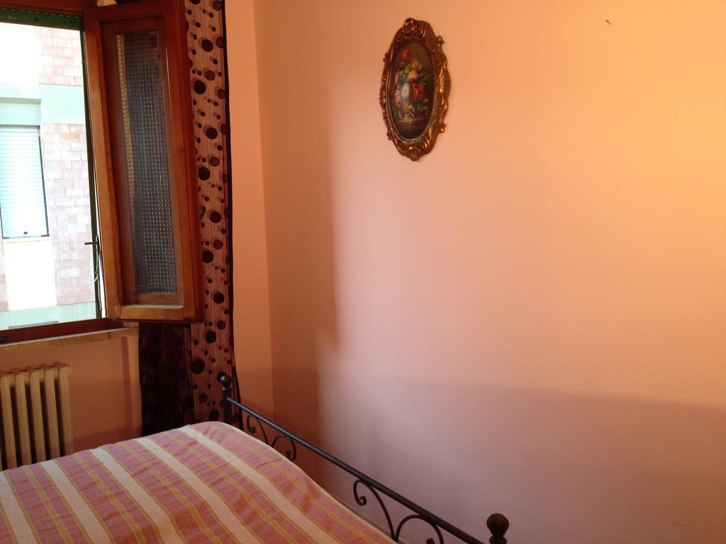 Hotel Stanza Bellaria Pontedera Zimmer foto